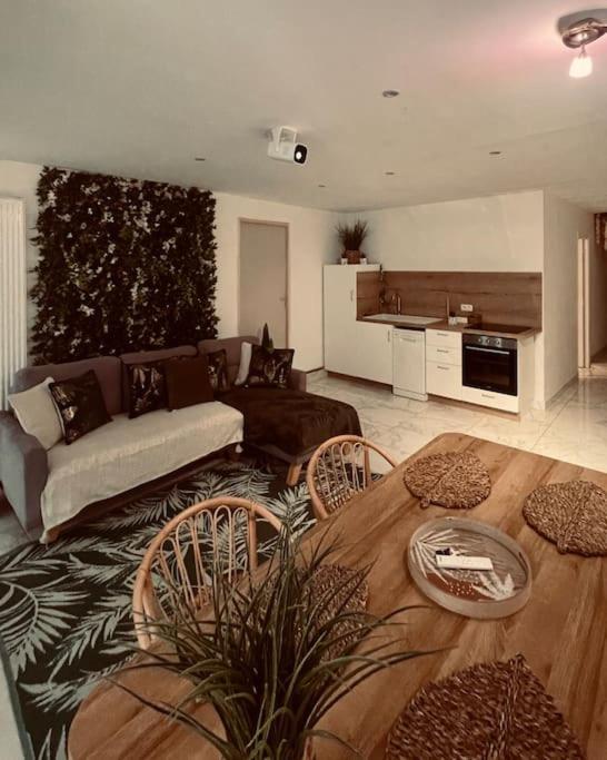 Jungle Suite, Jacuzzi A 7 Min De La